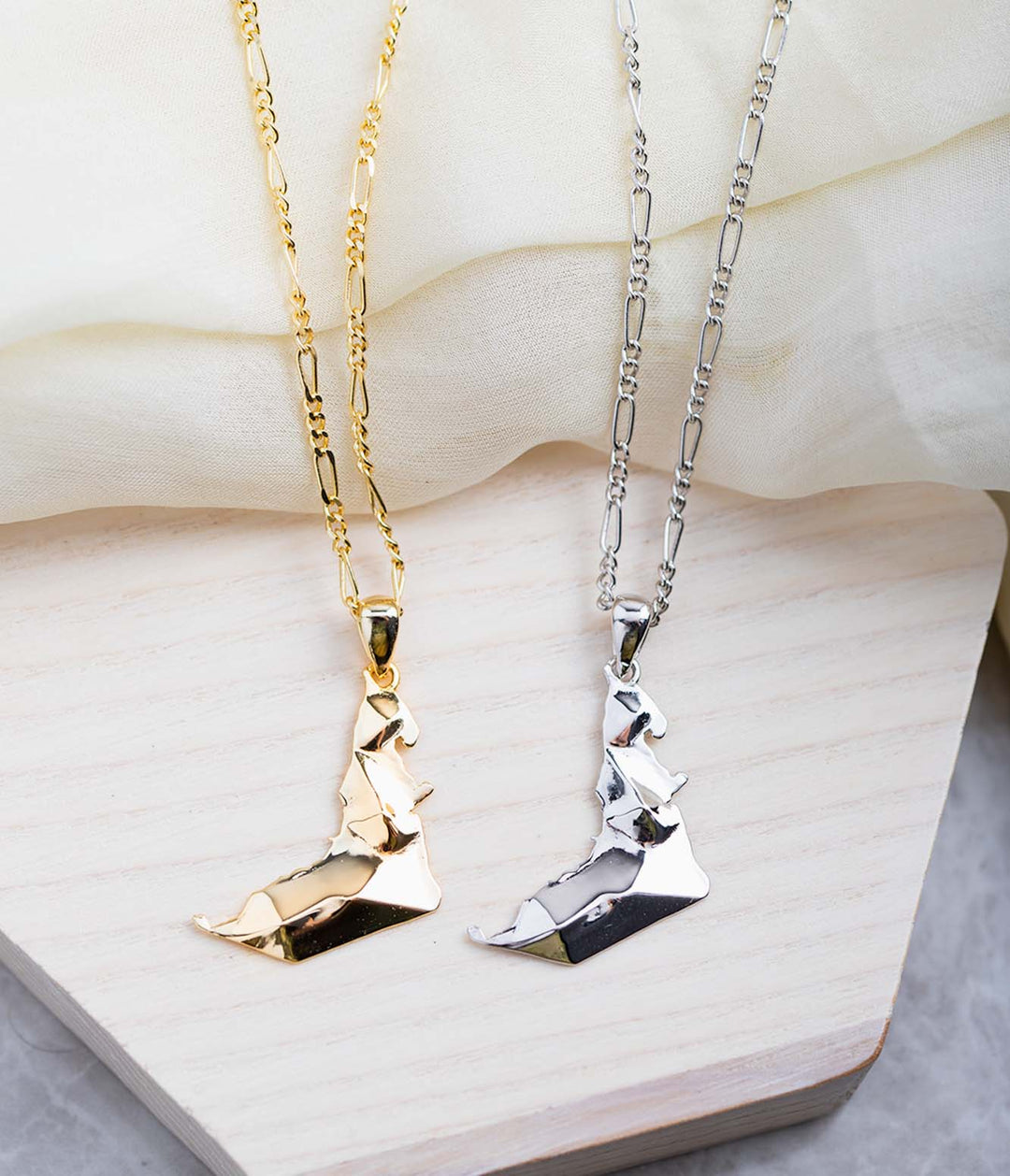 3D United Arab Emirates Map outline necklace